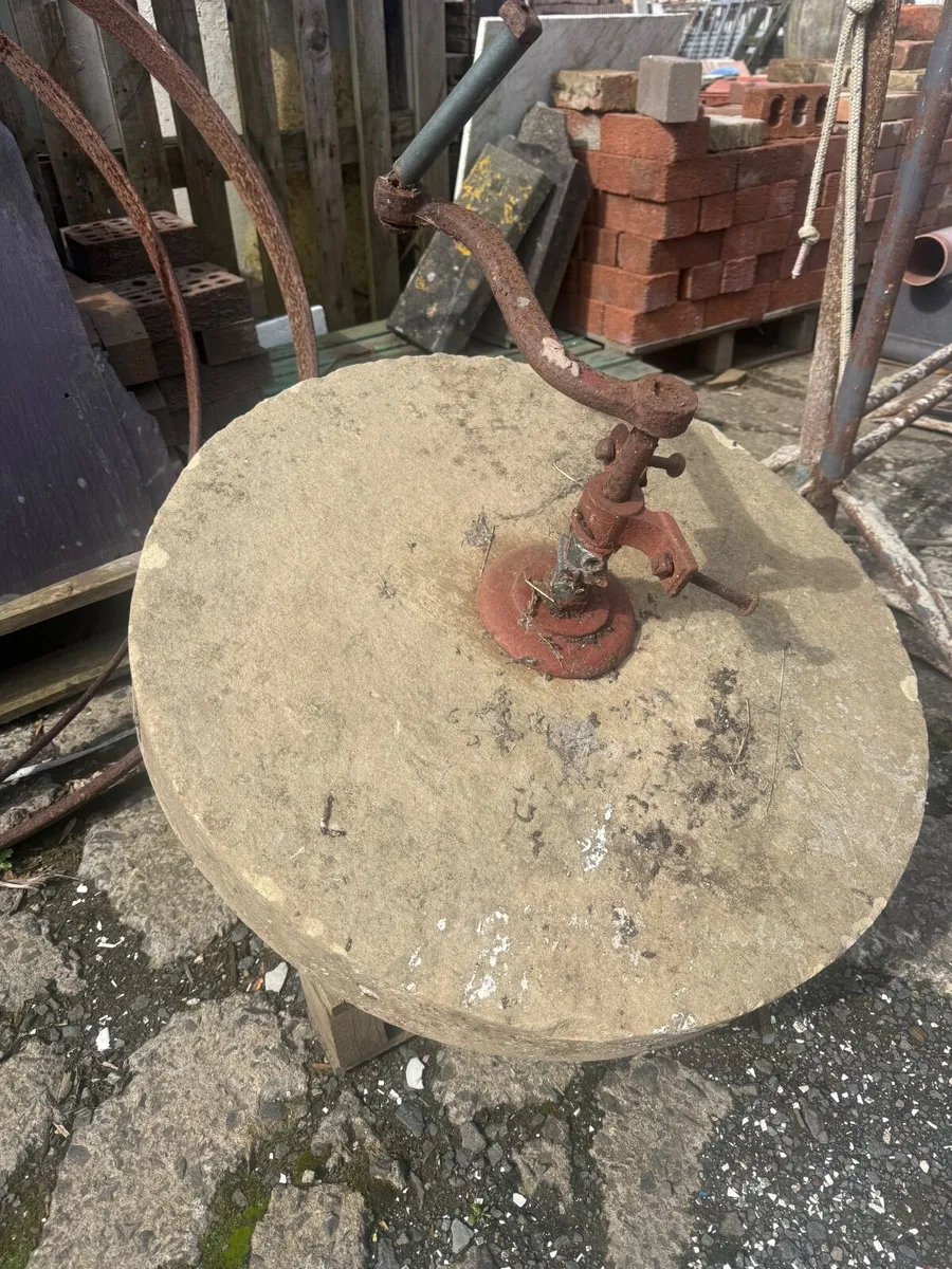 Large sandstone grinding wheel. 28 inch. - Image 1
