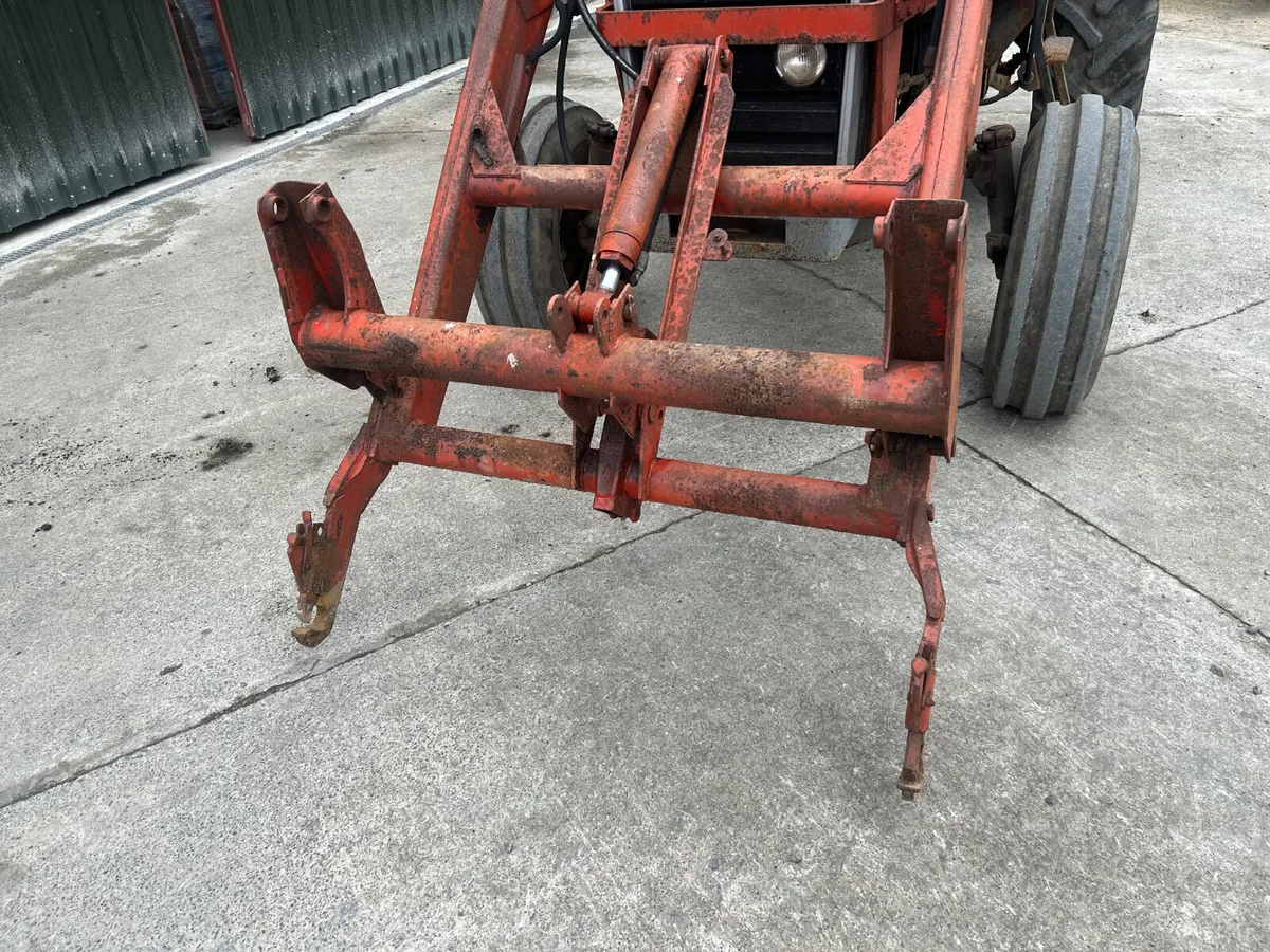 1985 Massey Ferguson 690 with Loader - Image 2