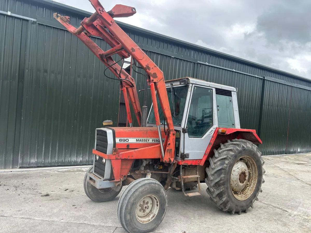 1985 Massey Ferguson 690 with Loader - Image 1