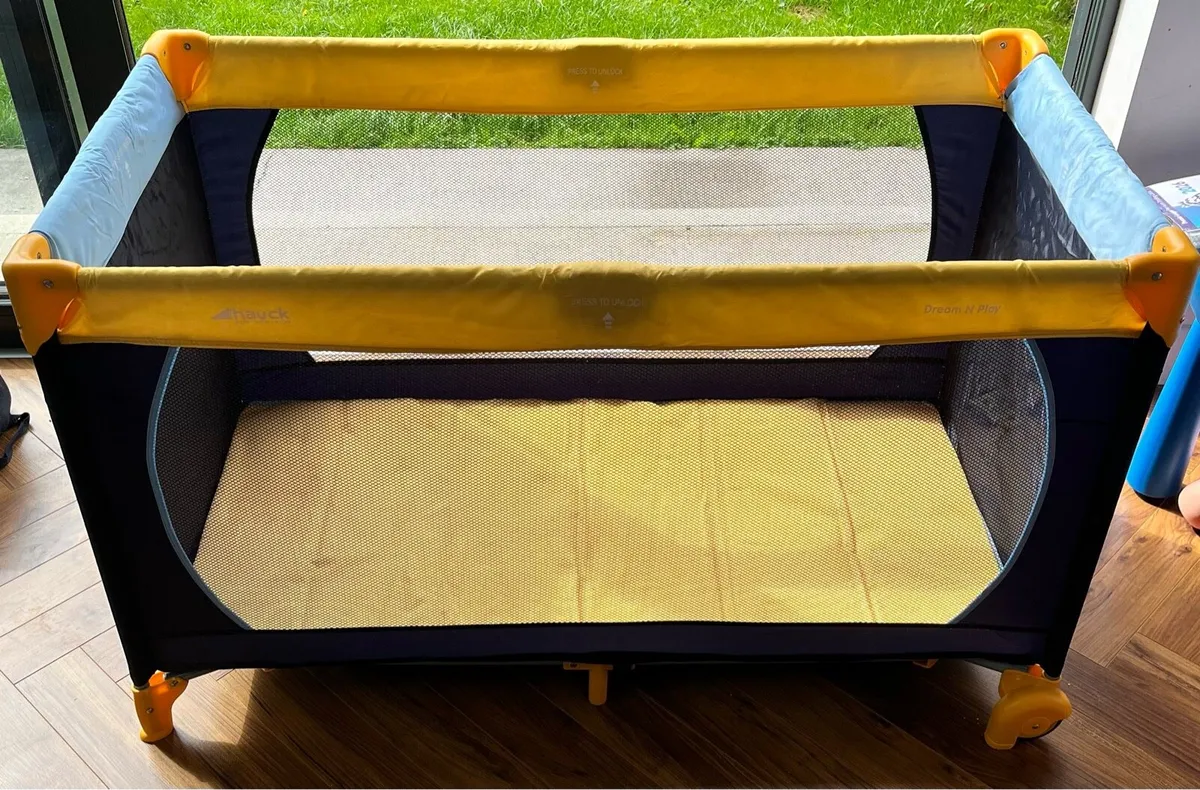 Kids travel cot - Image 1