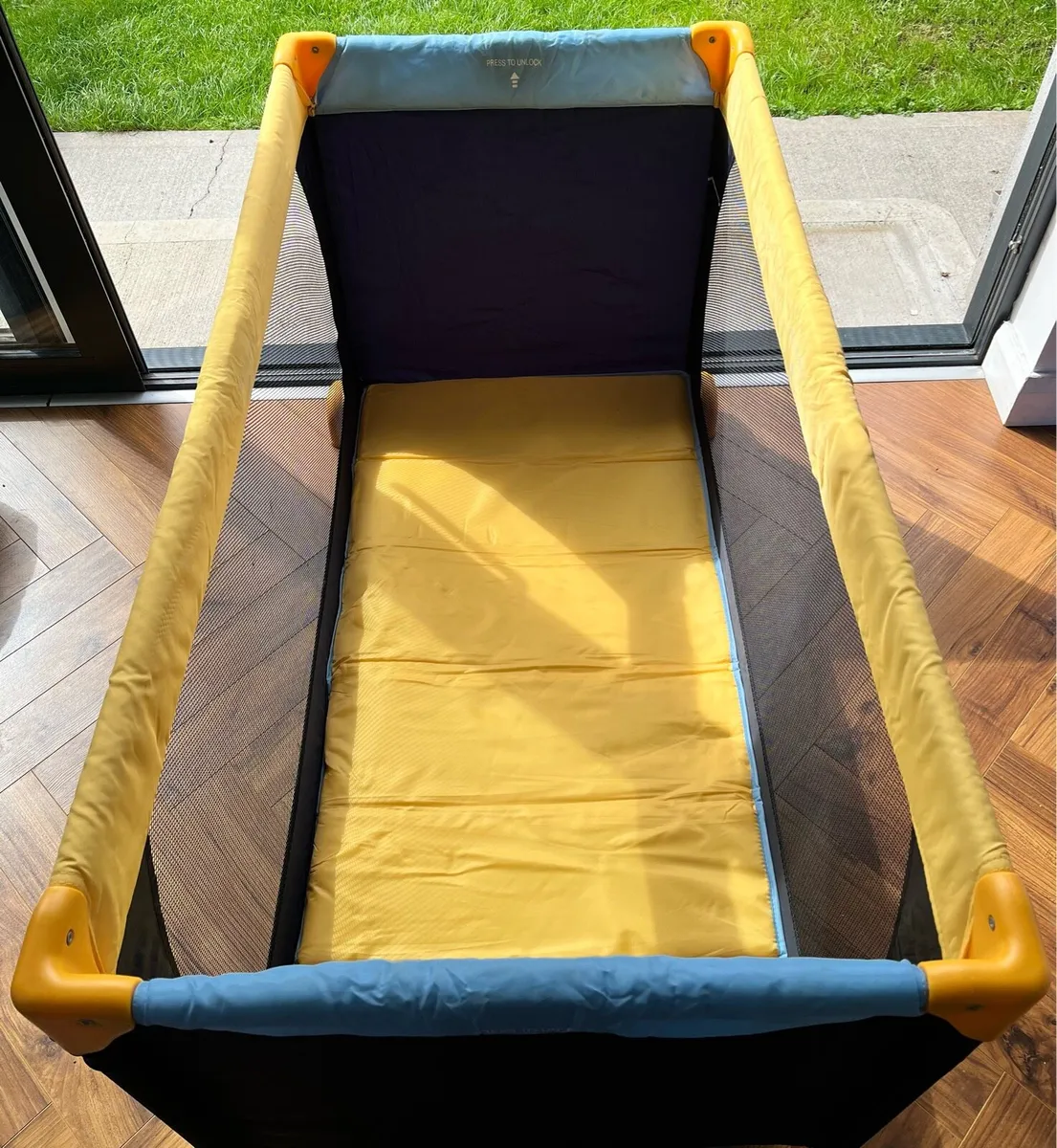Kids travel cot - Image 3