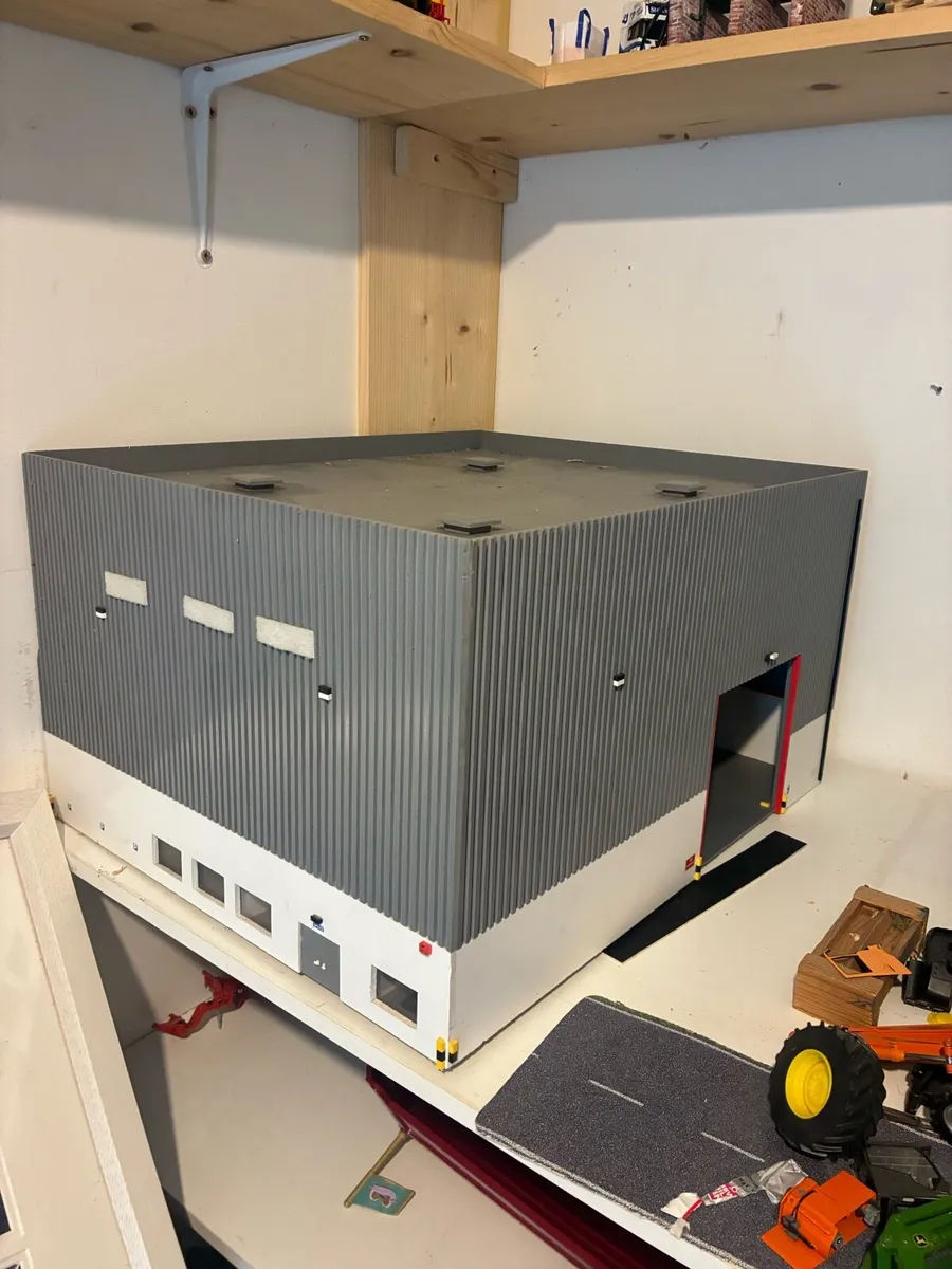 1:50-1:32 scale garage workshop - Image 2