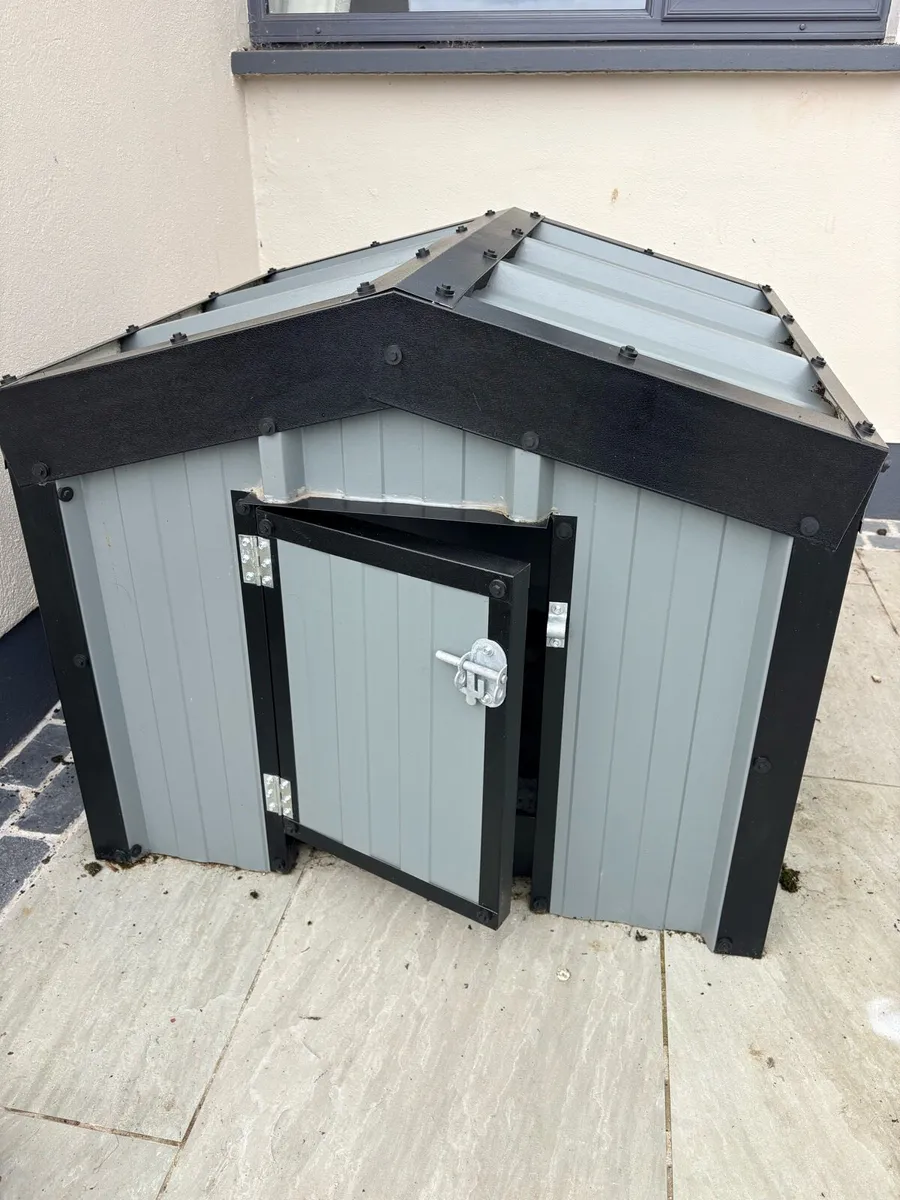 LARGE DOG KENNEL - Image 1