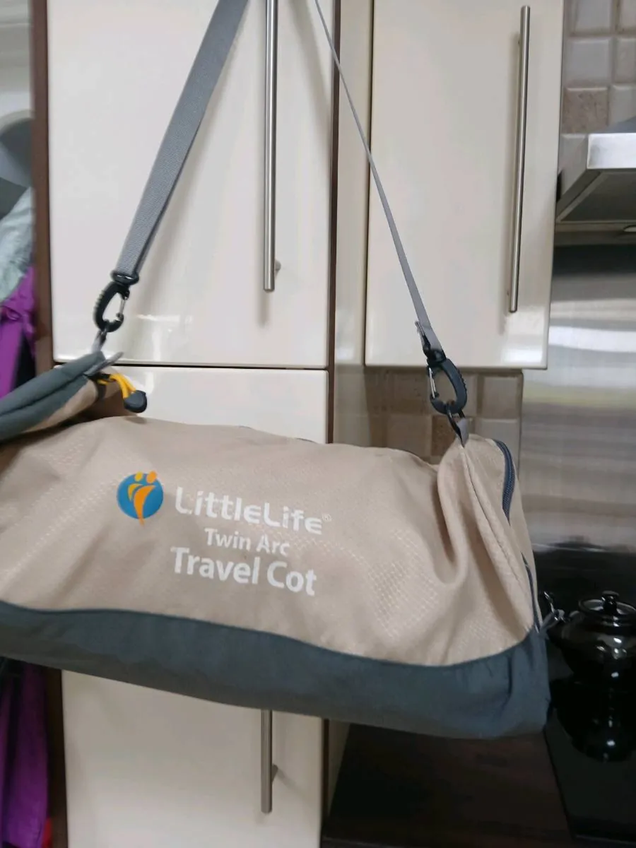 LITTLE LIFE TWIN ARC TRAVEL COT - Image 3