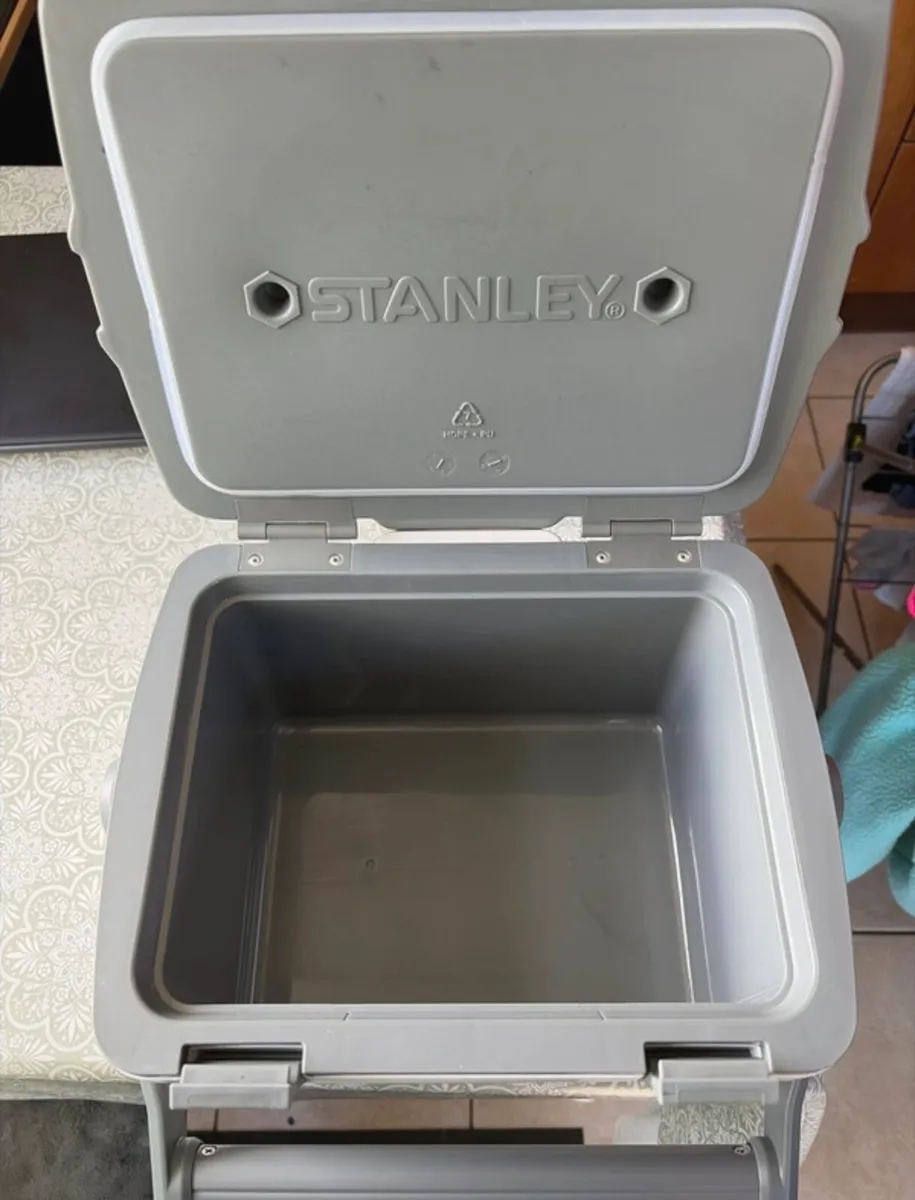 Stanley Cooler 6.6L - Image 3