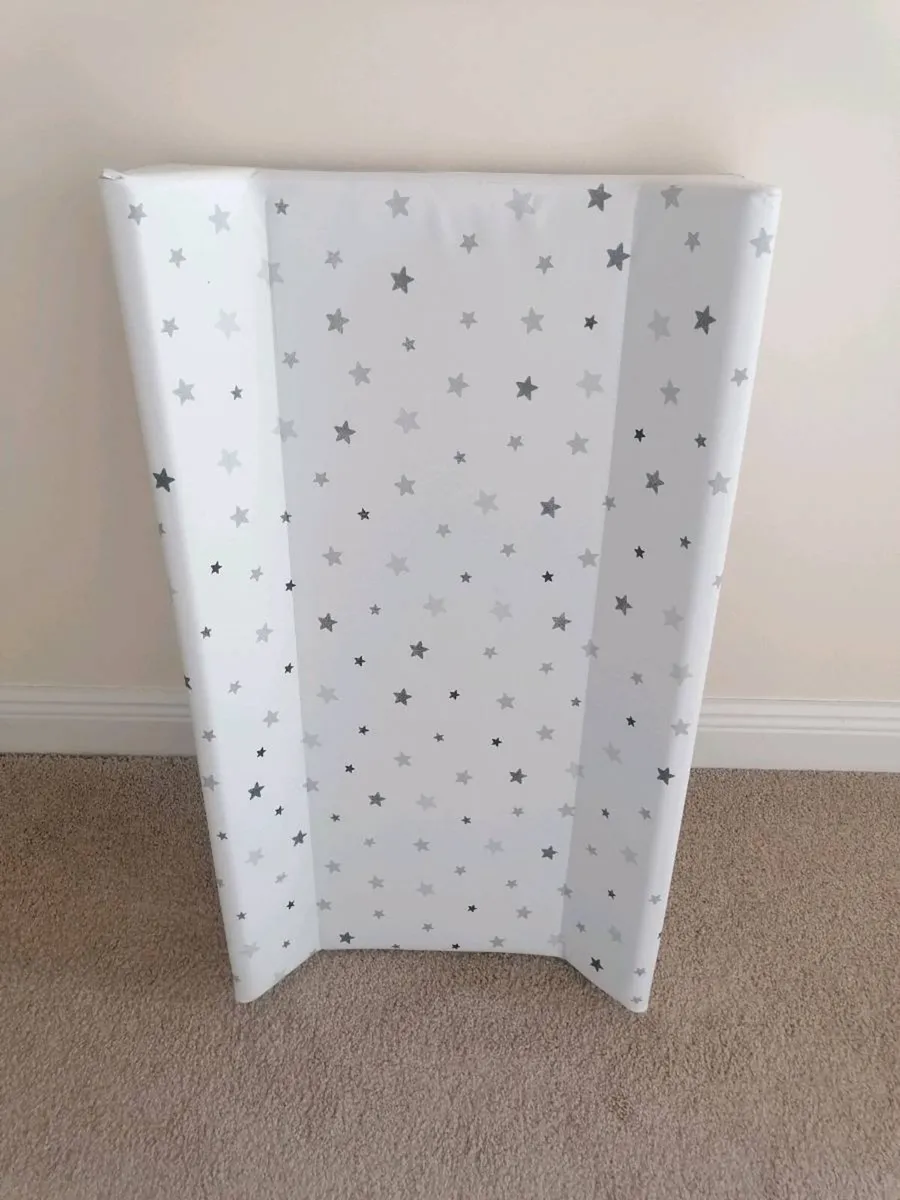 Cot, mattress + top changer - Image 4
