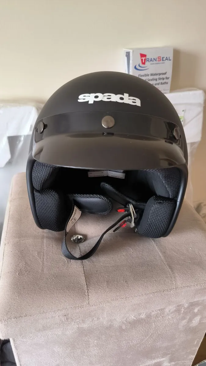 Motorcycle helmet - Image 1