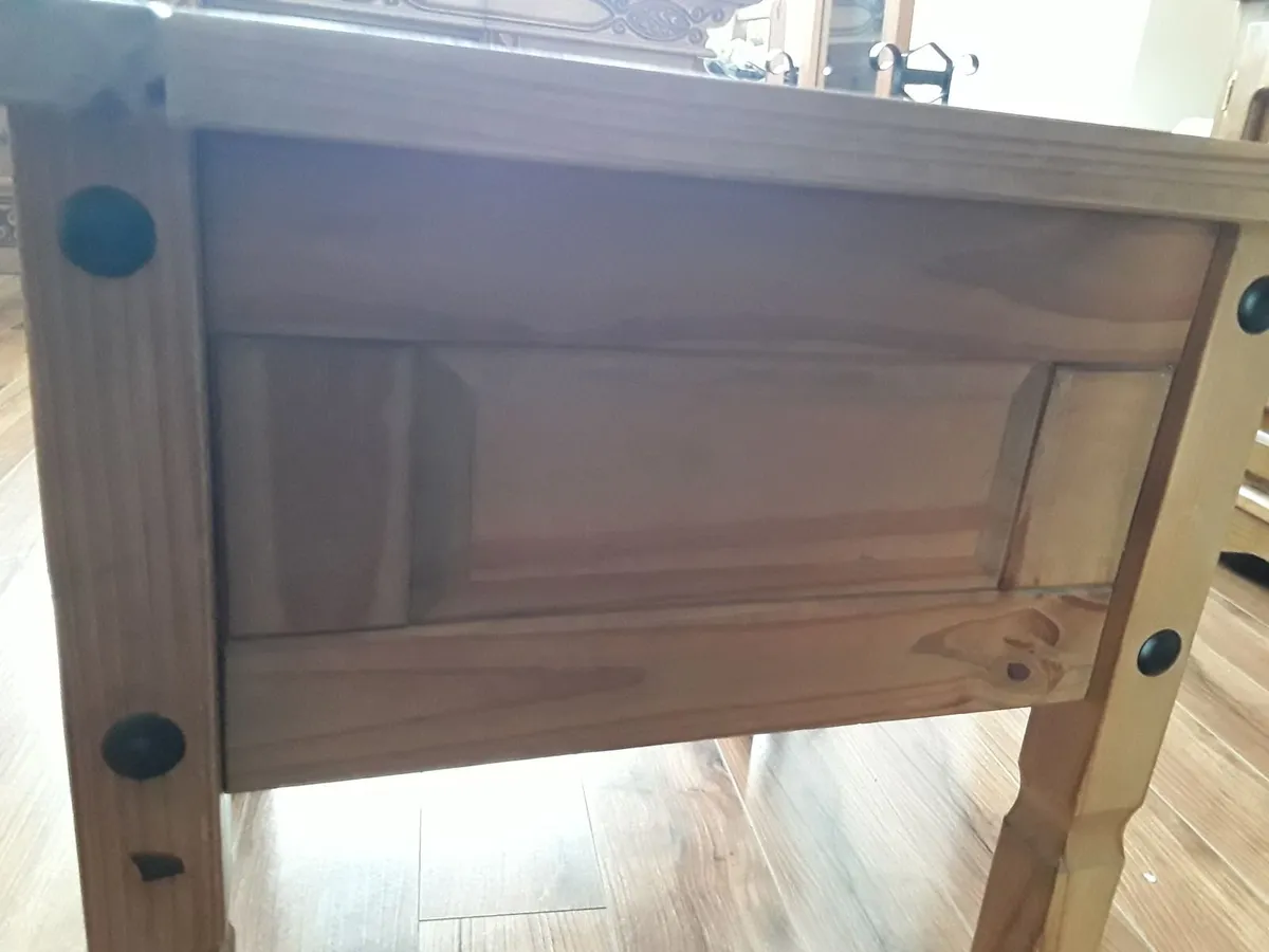 Good condition strong heavy Corona coffee table - Image 2