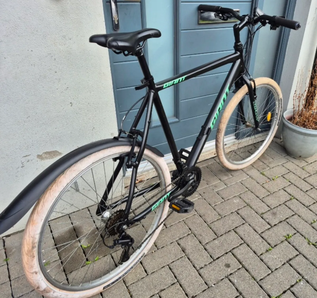 ADULTS GIANT BIKE BRAKES AND GEARS ARE WORKING PER - Image 4