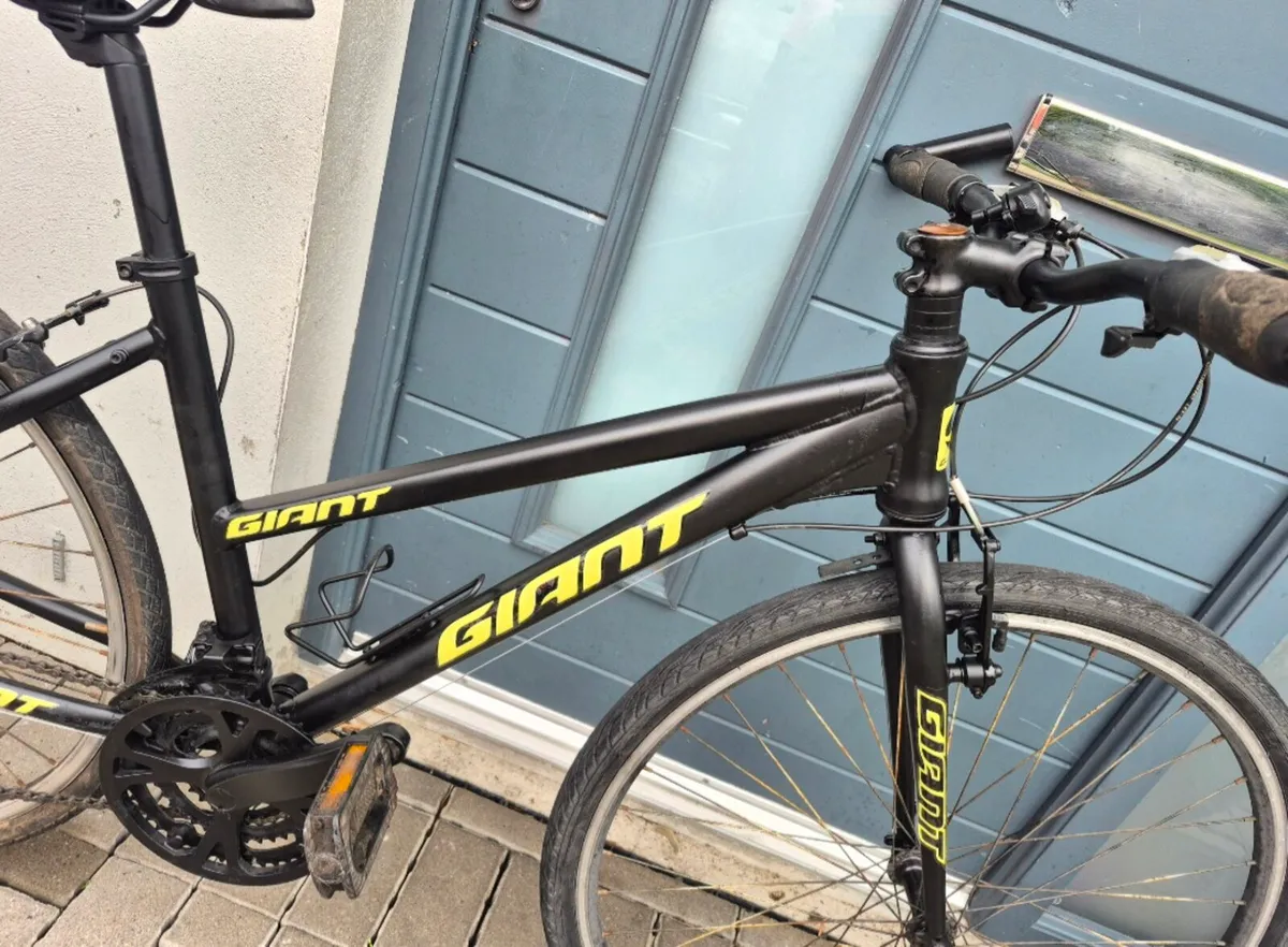 ADULTS GIANT BIKE BRAKES AND GEARS ARE WORKING PER - Image 3