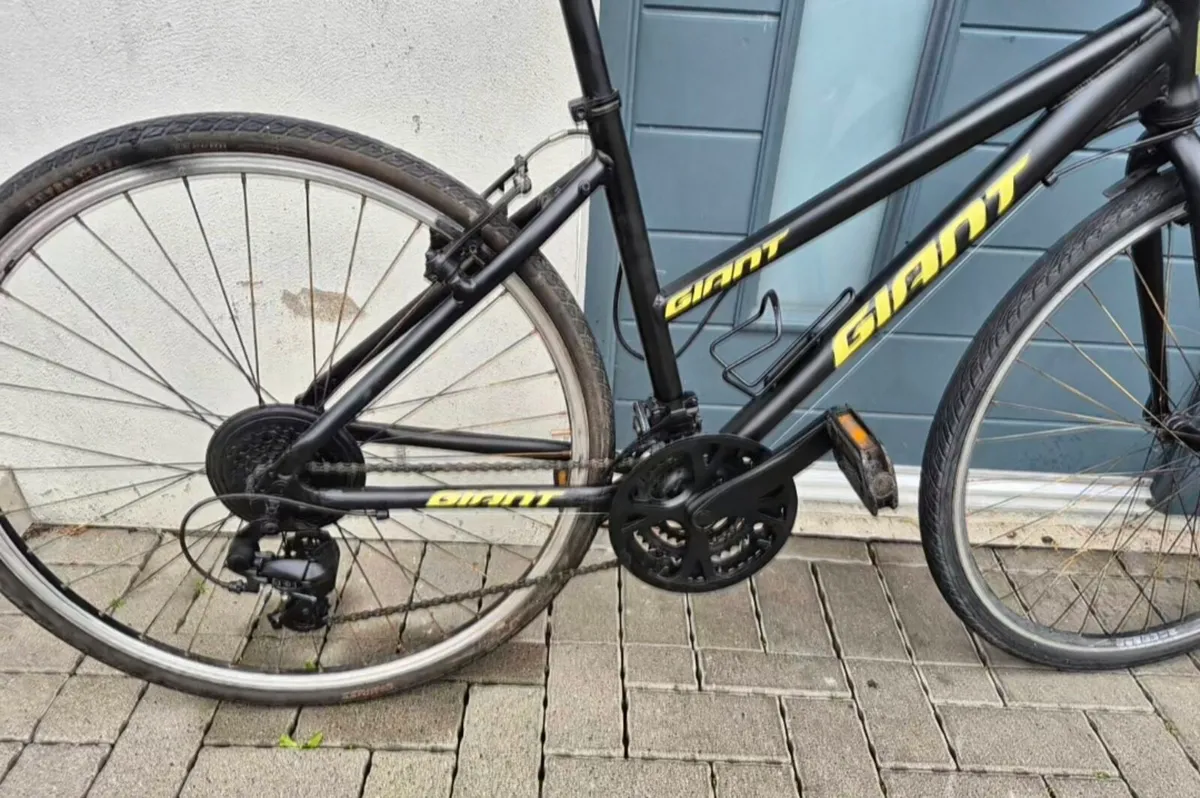 ADULTS GIANT BIKE BRAKES AND GEARS ARE WORKING PER - Image 4