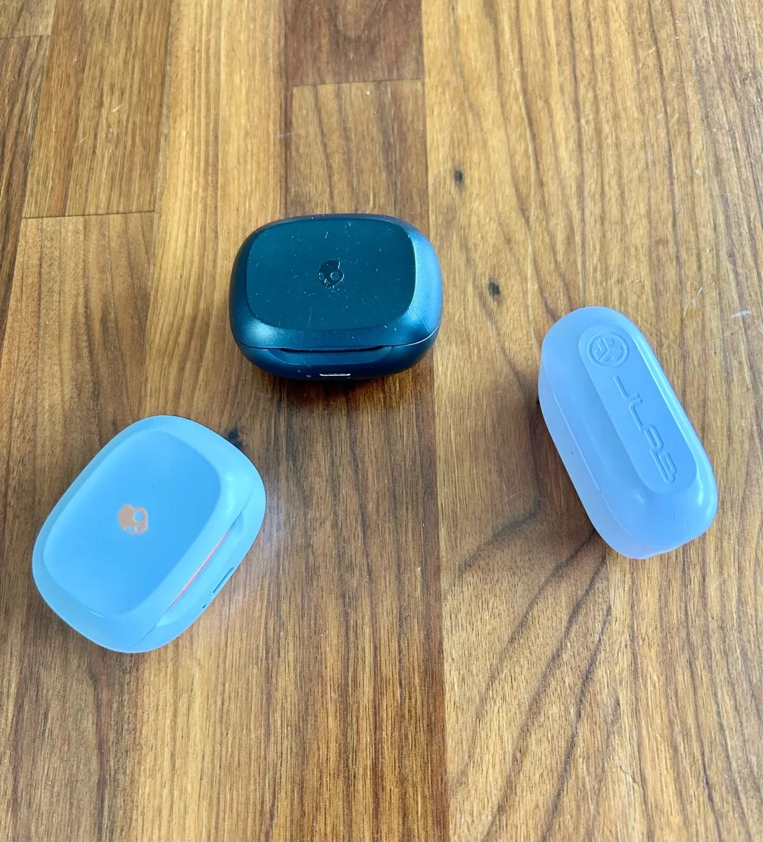 Earbuds - for repair or parts - Image 1