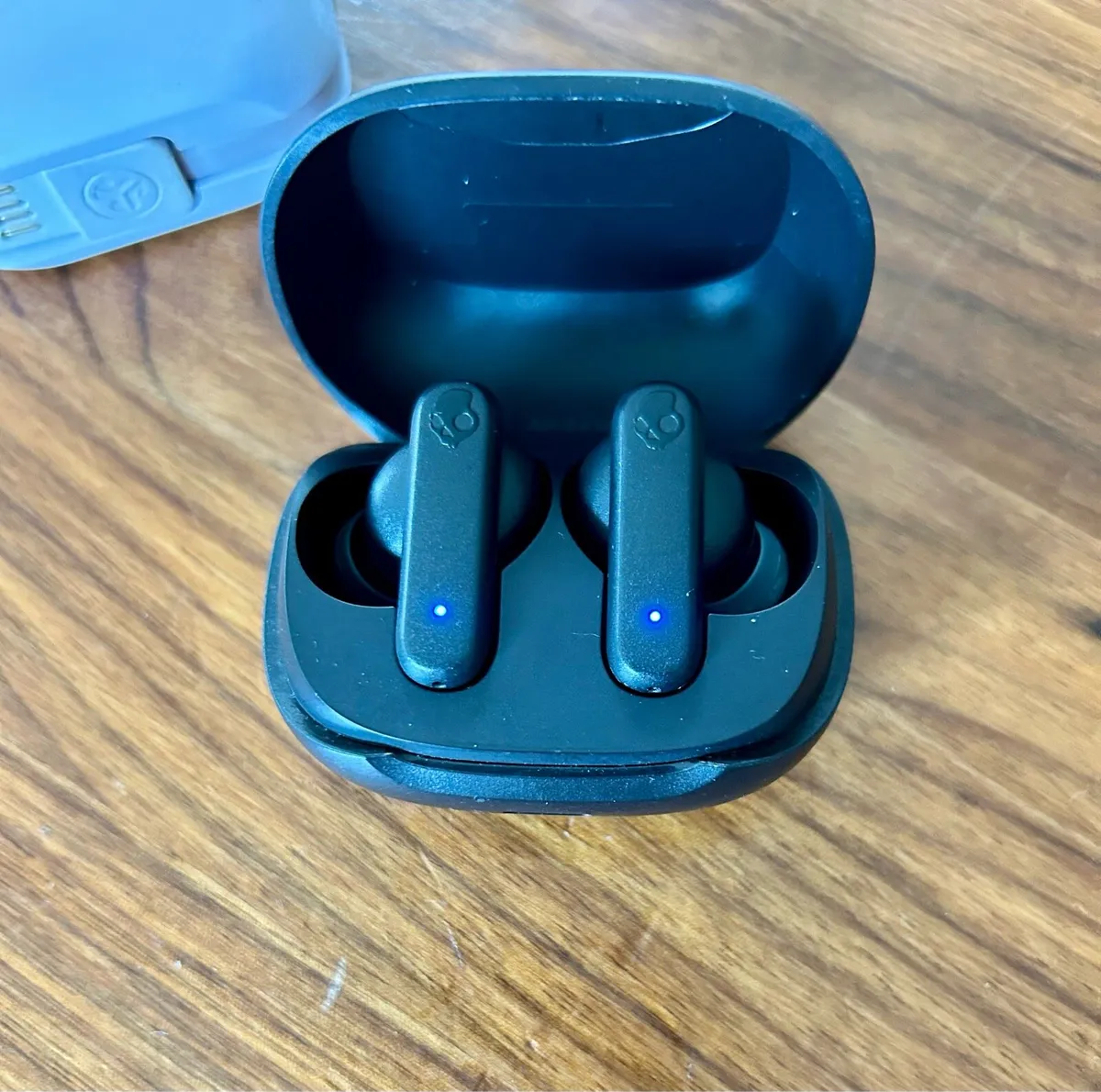 Earbuds - for repair or parts - Image 3