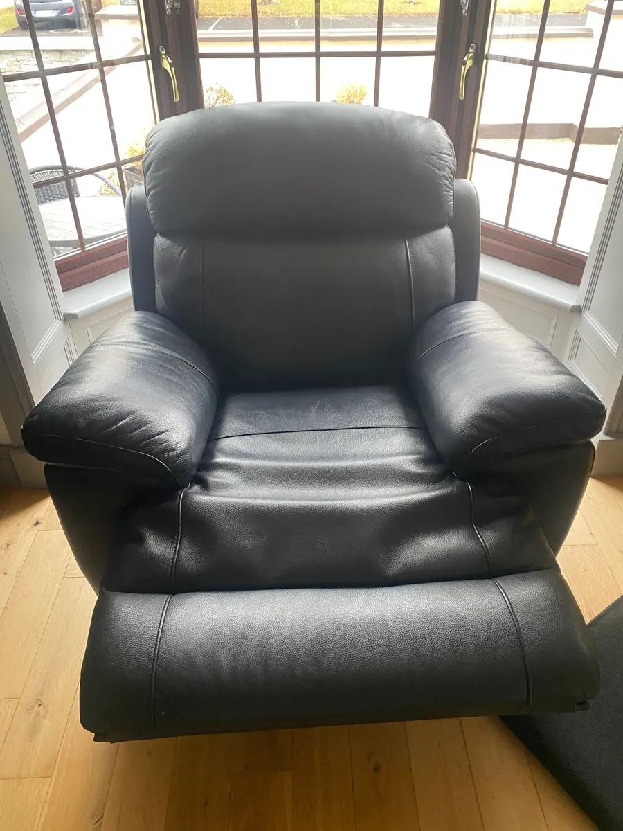 Real leather couch & chairs - Image 3