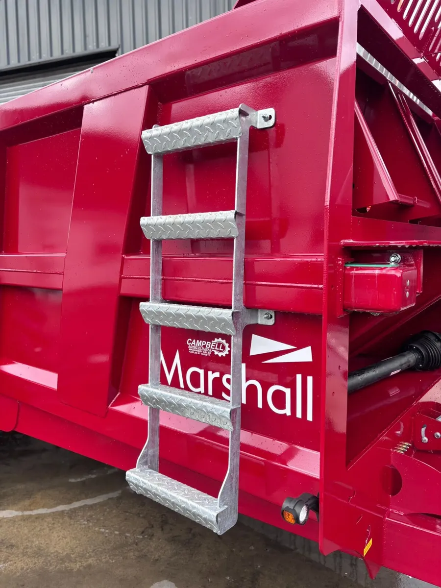 Marshall Rear Discharge Muck Spreader - Image 4