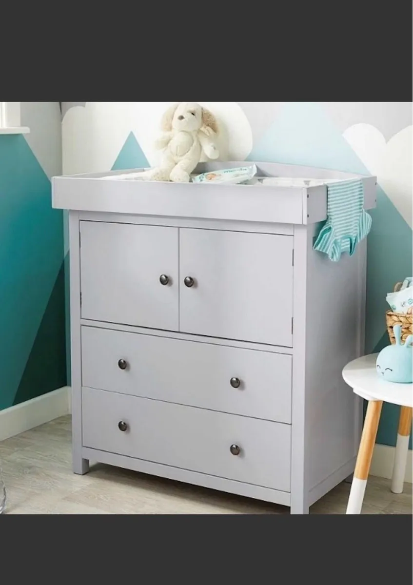 Baby changing unit with storage