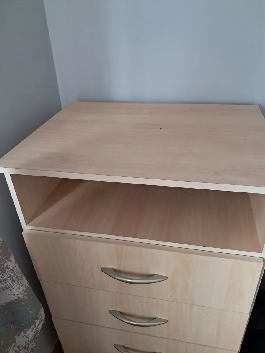 Chest of drawers
