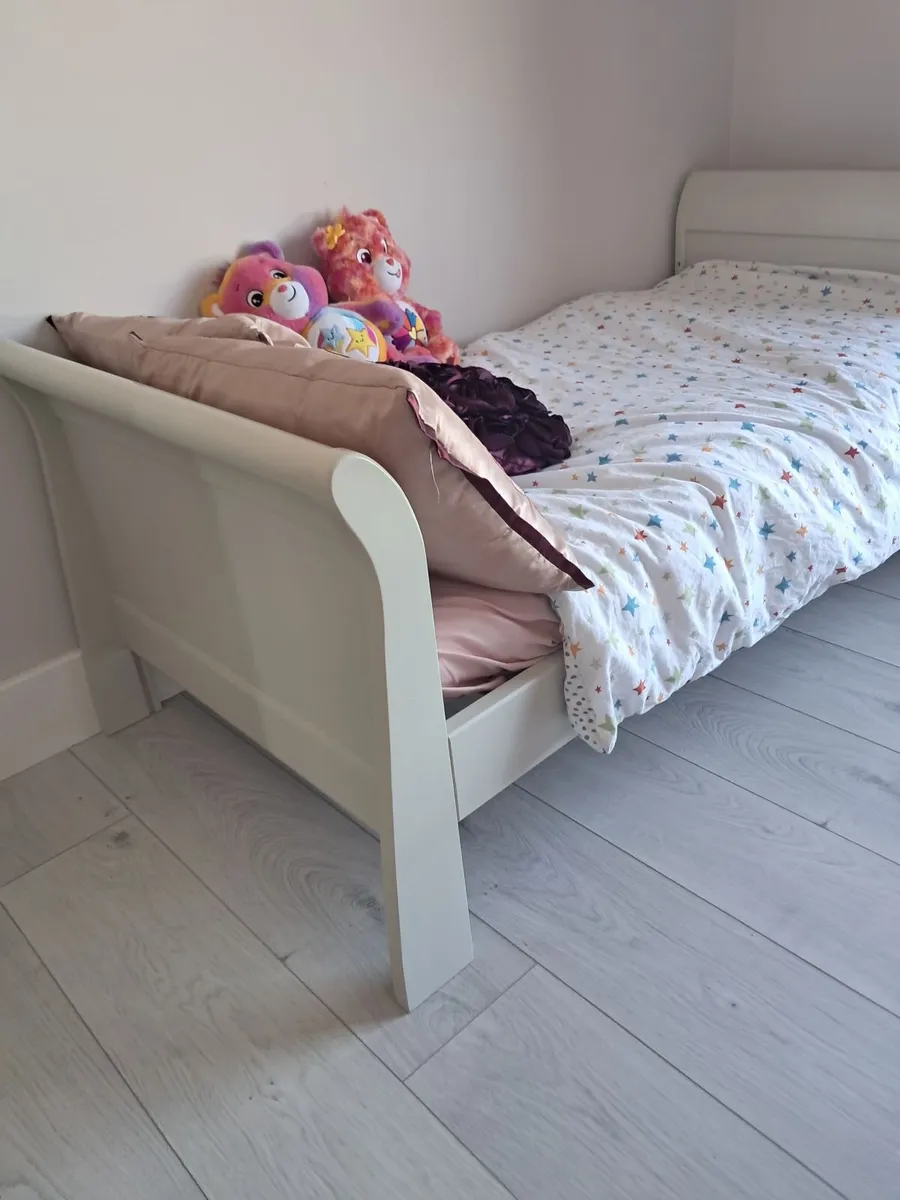 Mamas and Papas Cotbed and changing unit - Image 2