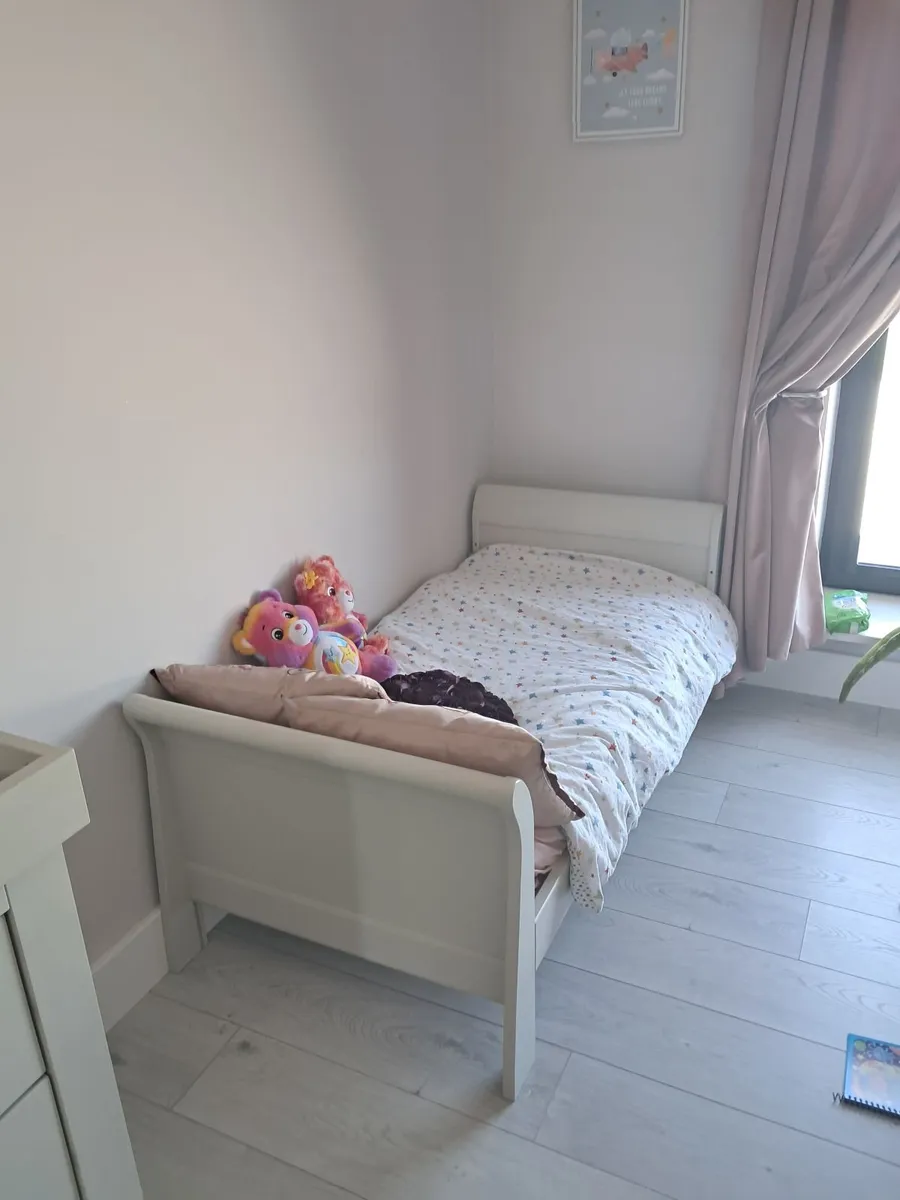 Mamas and Papas Cotbed and changing unit - Image 3