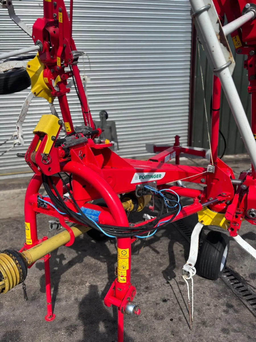 Pottinger HIT 6.80 Tedder - Image 3