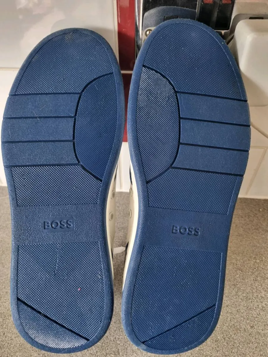 Mens Boss  runers - Image 1