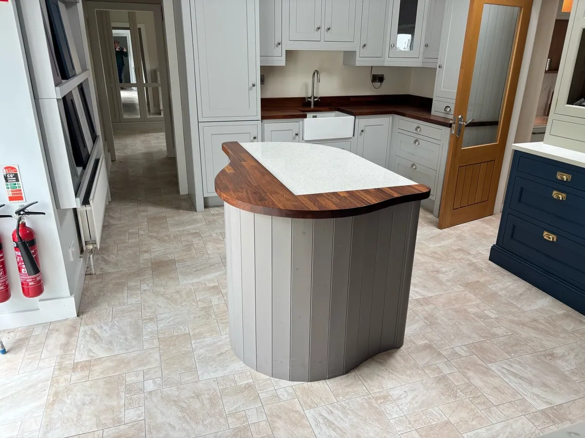 Kitchen Island - Image 3