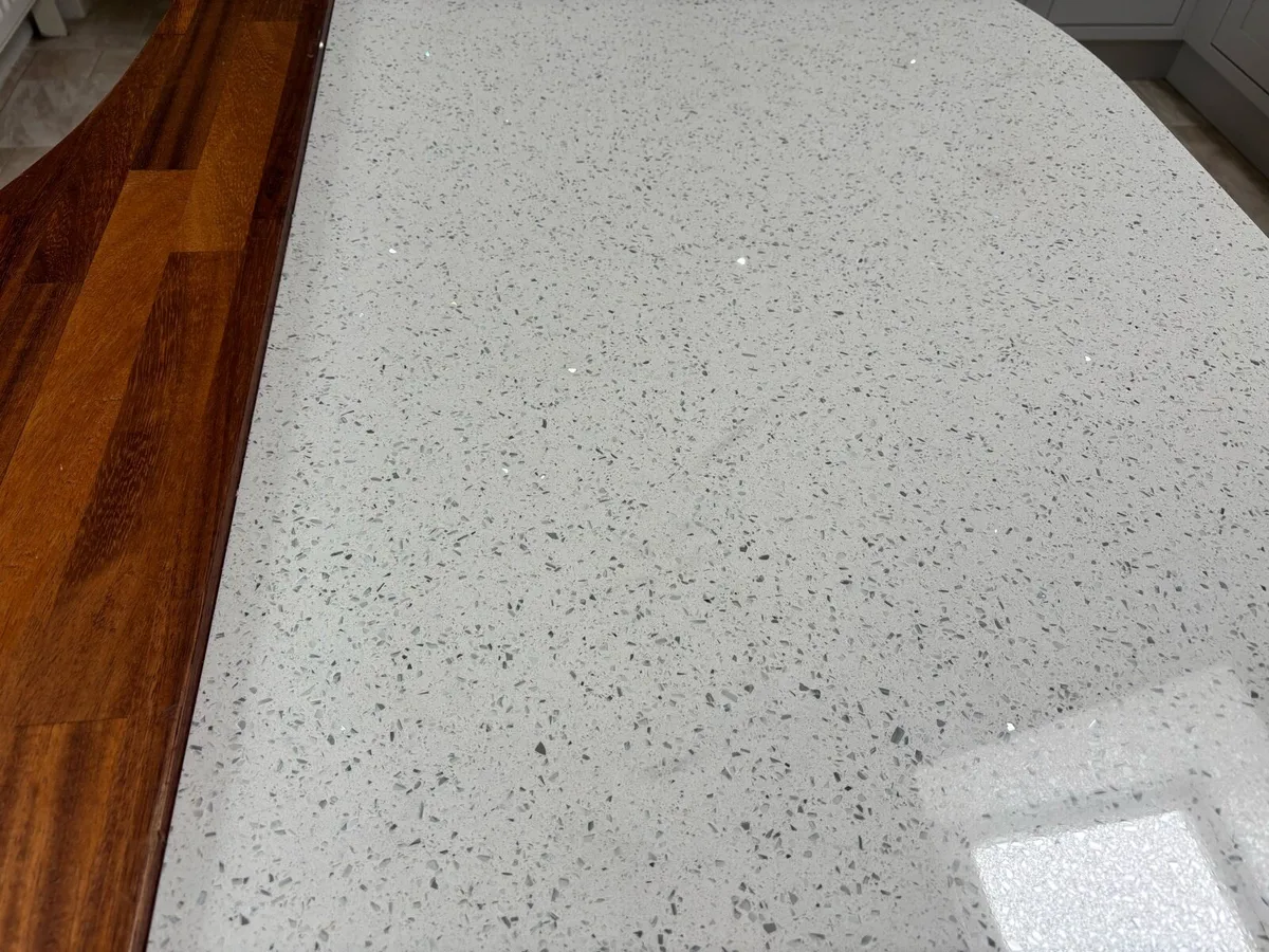 Kitchen Island - Image 4
