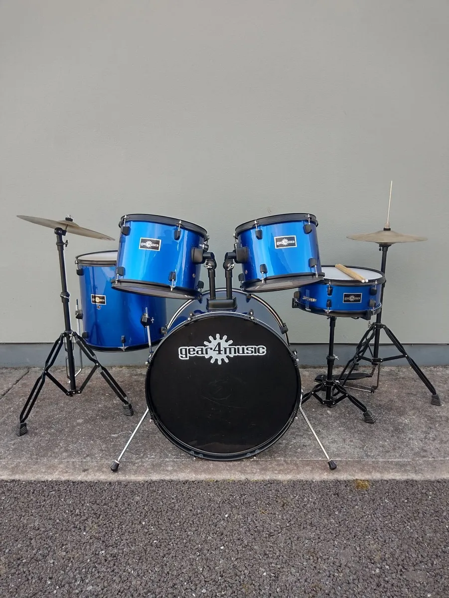 Full Drum Kit.