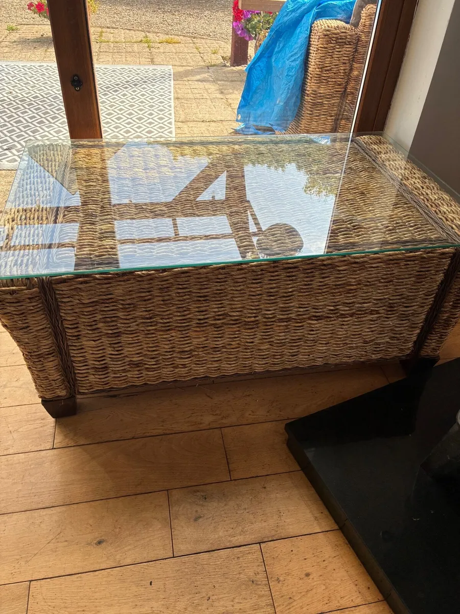 Wicker glass coffee table - Image 2