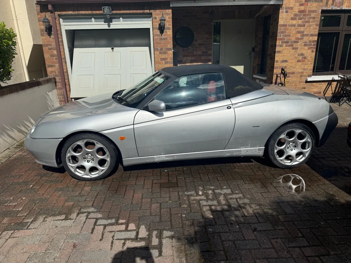 Alfa Spider 916 convertible - Image 2