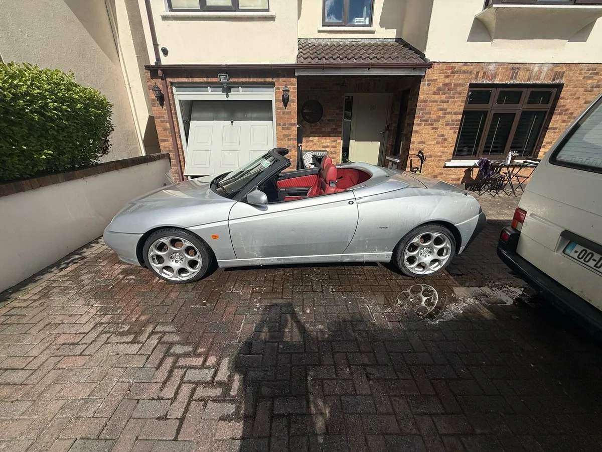 Alfa Spider 916 convertible - Image 3