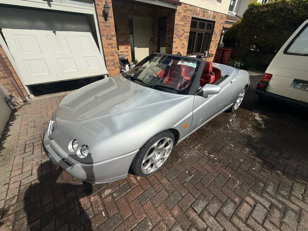 Alfa Spider 916 convertible - Image 4
