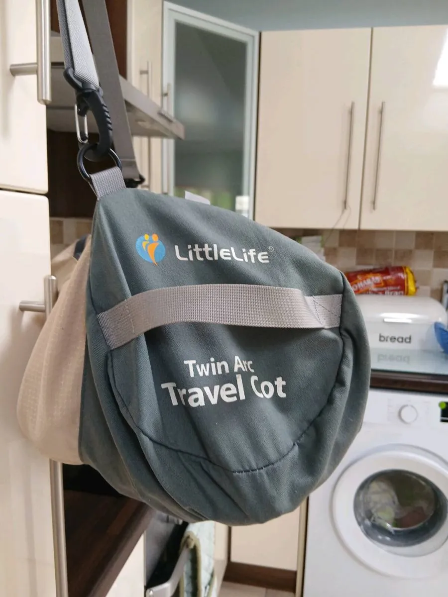 LITTLE LIFE TWIN ARC TRAVEL COT - Image 2