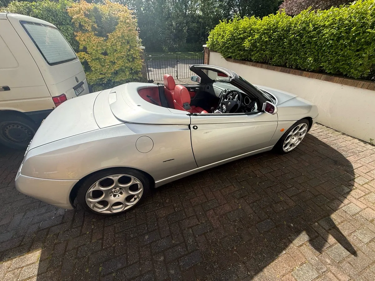 Alfa Spider 916 convertible - Image 1