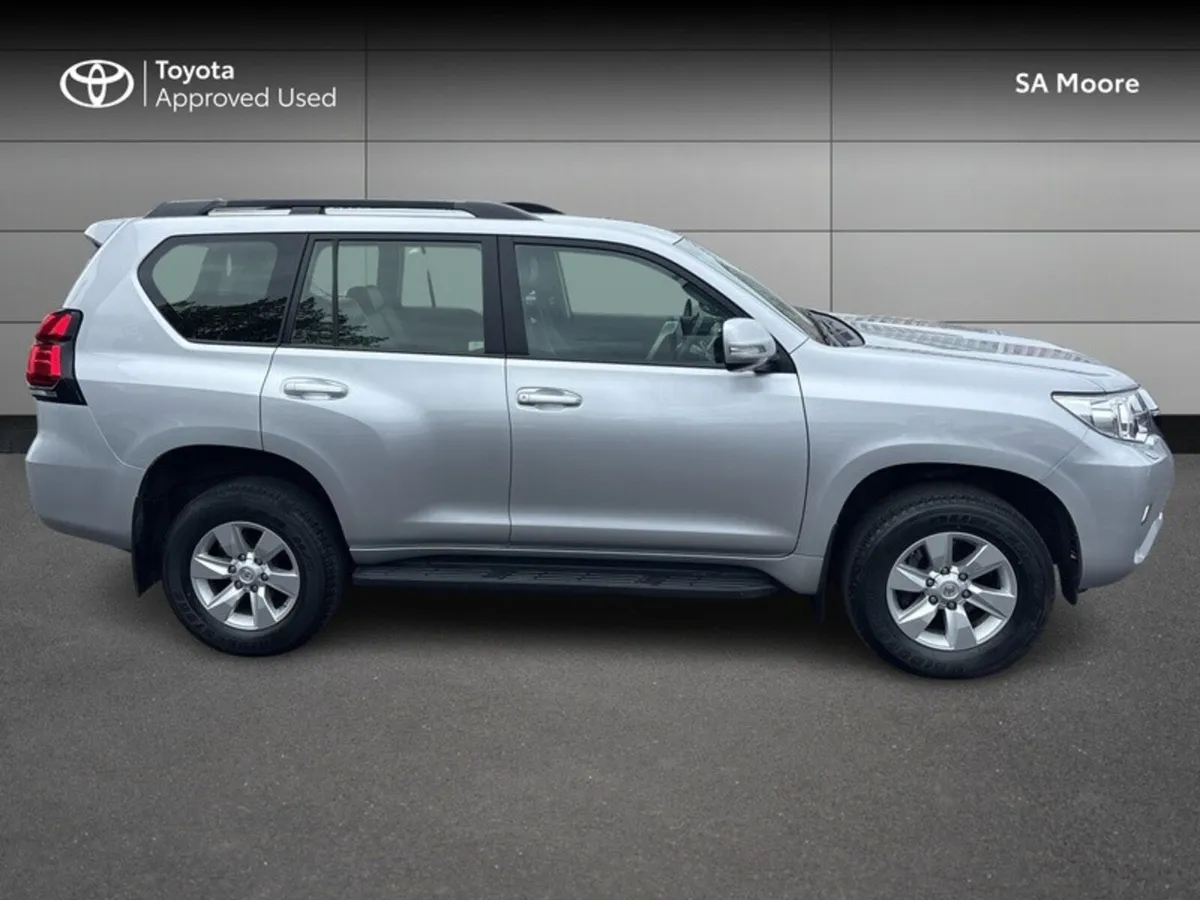 Toyota Land Cruiser 5 SEAT - BUSINESS - Image 3