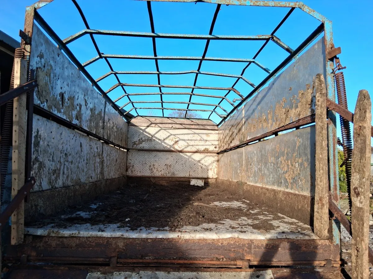 Cattle trailer - Image 1