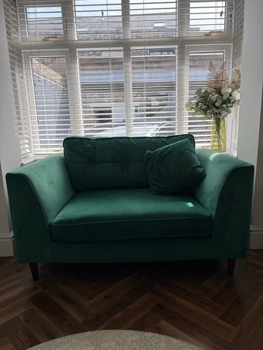 1.5 Seater Green Velvet Couch - Image 1