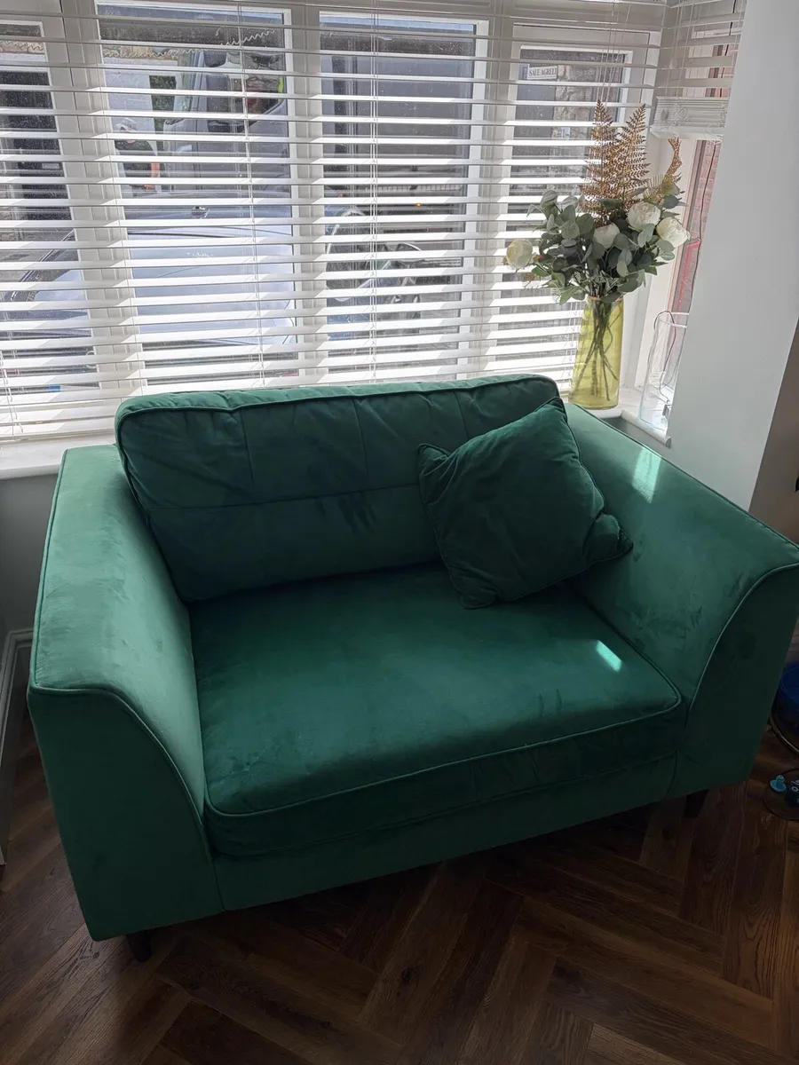 1.5 Seater Green Velvet Couch - Image 2