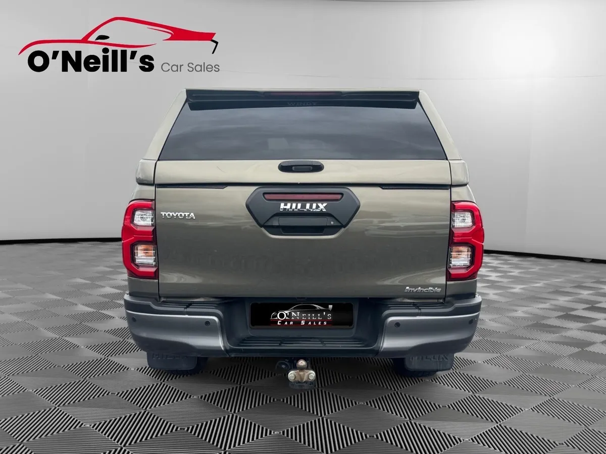 Toyota Hilux 2023 2.8 INVINCIBLE AUTO 4DR #461 - Image 4