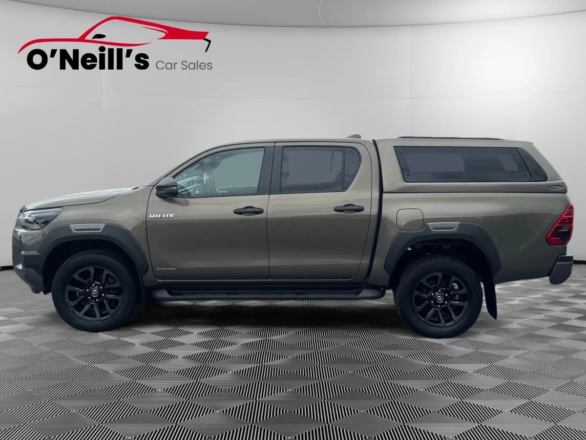 Toyota Hilux 2023 2.8 INVINCIBLE AUTO 4DR #461 - Image 3