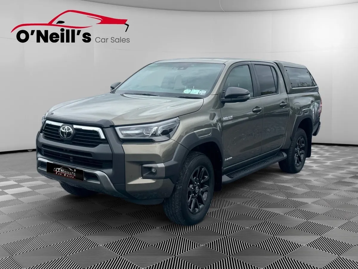 Toyota Hilux 2023 2.8 INVINCIBLE AUTO 4DR #461 - Image 2