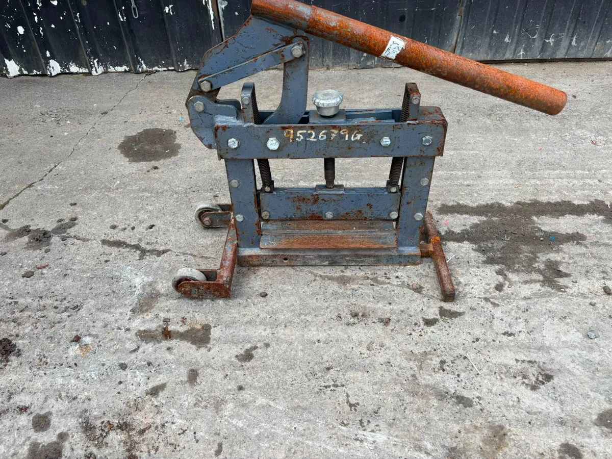 Manual block splitter / guillotine - Image 1