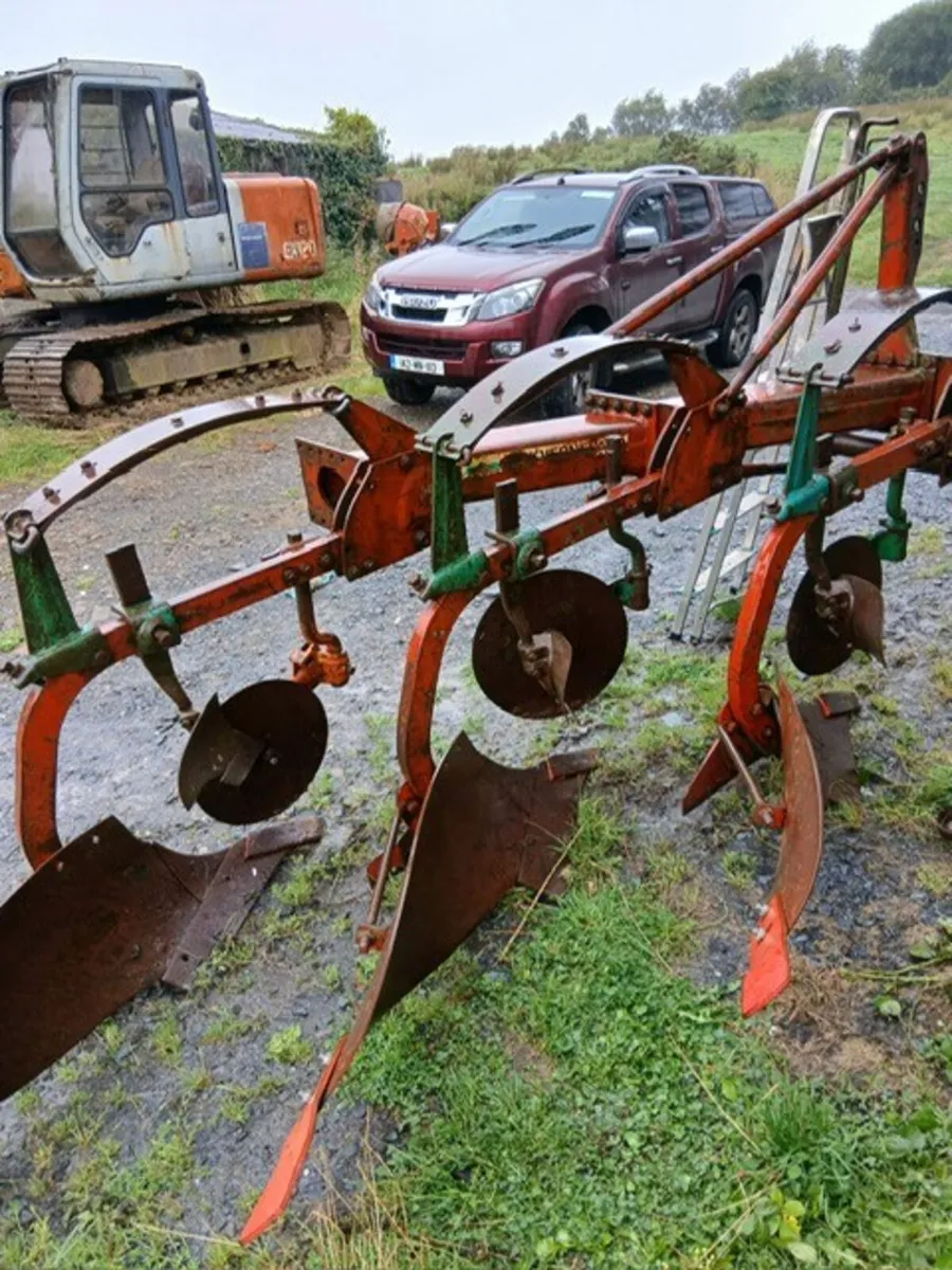 KVERNELAND 3F AUTO RESET PLOUGH - Image 3