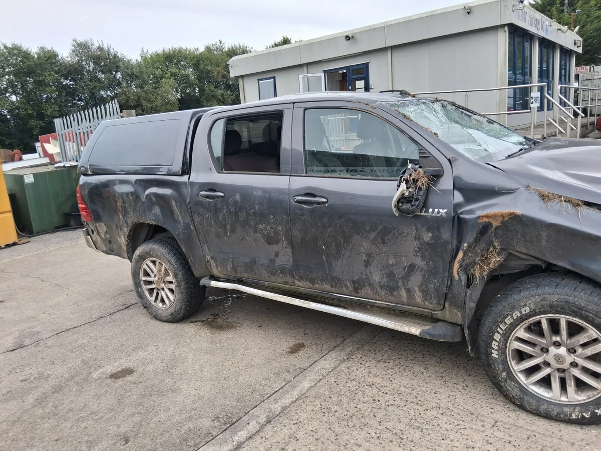 2017 TOYOTA HILUX 2.4L Diesel (for parts only) - Image 3