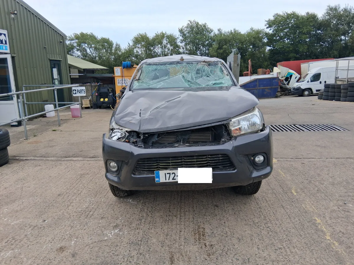 2017 TOYOTA HILUX 2.4L Diesel (for parts only) - Image 4