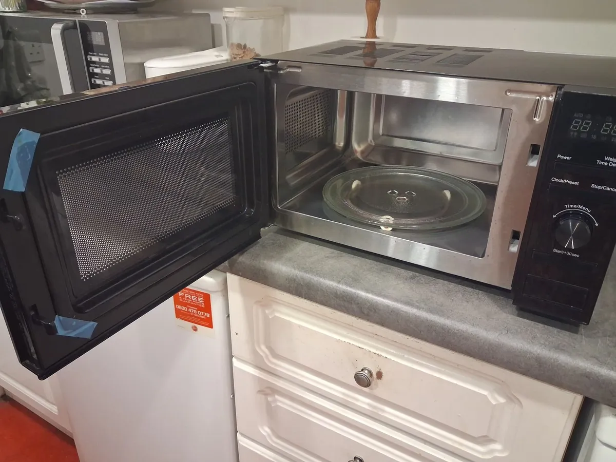 2nd hand black Dimplex microwave - Image 4
