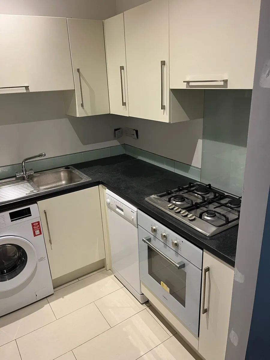 Kitchen including appliances - Image 4