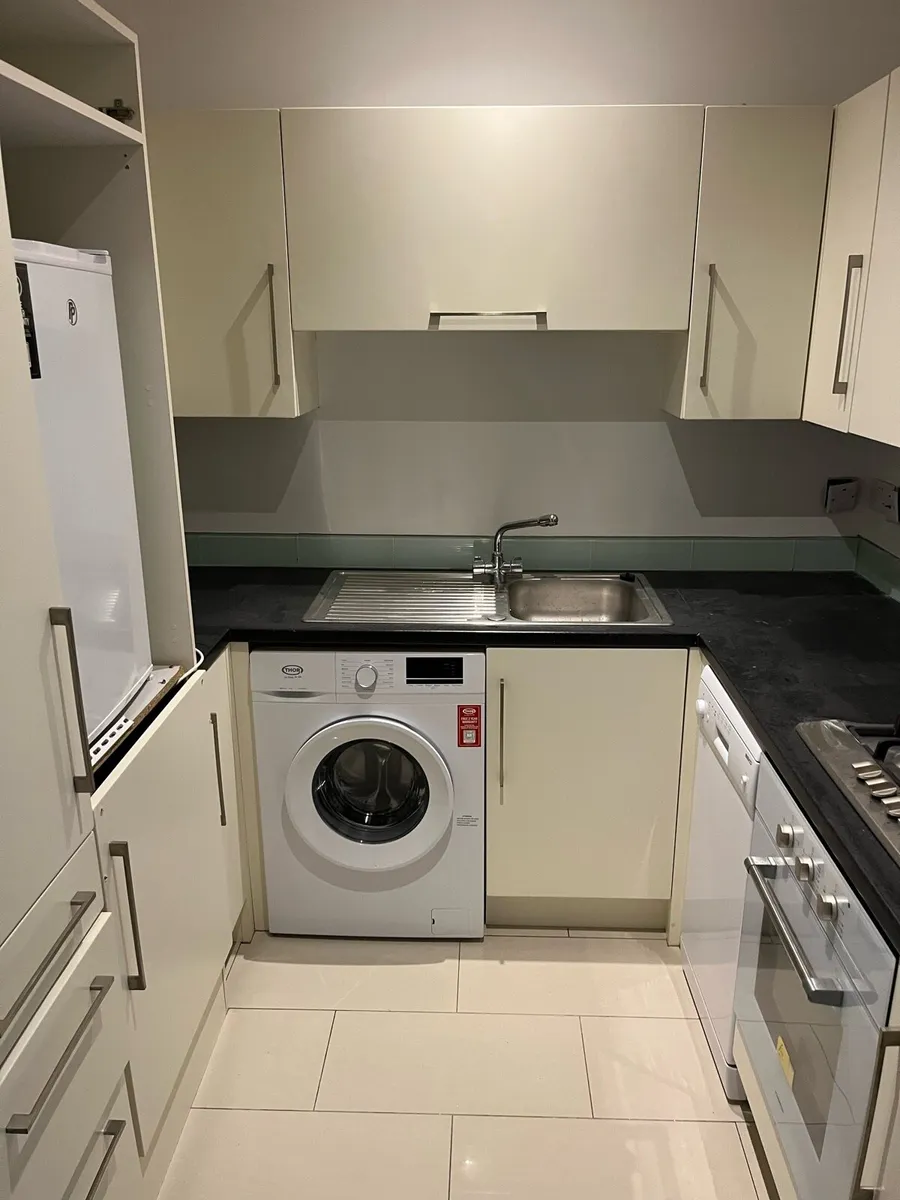 Kitchen including appliances - Image 1