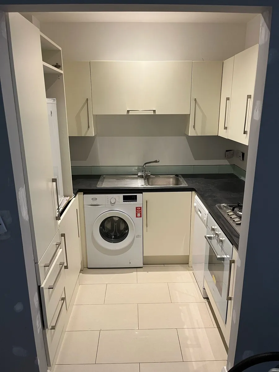 Kitchen including appliances - Image 3