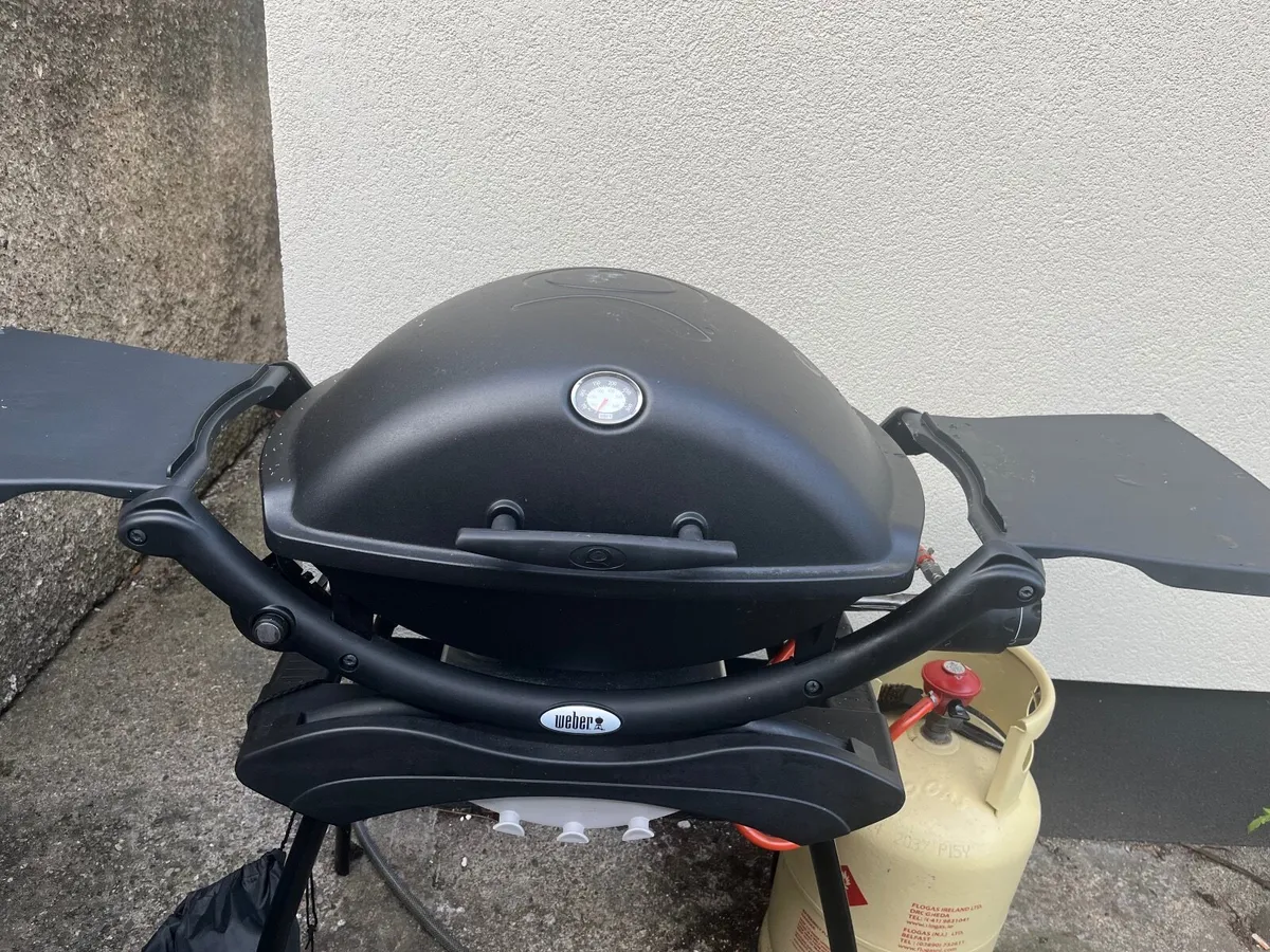 Weber Q2200 gas BBQ - Image 1